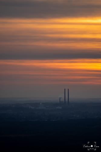 Zamek Lipowiec- Widok na elektrownię